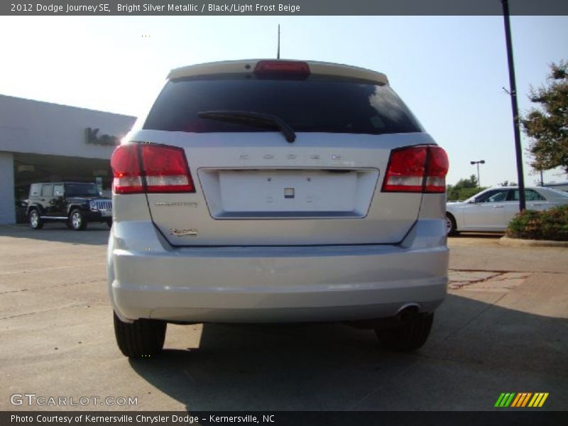 Bright Silver Metallic / Black/Light Frost Beige 2012 Dodge Journey SE