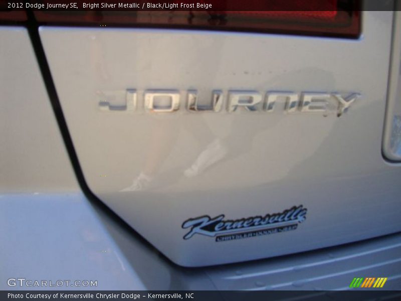 Bright Silver Metallic / Black/Light Frost Beige 2012 Dodge Journey SE