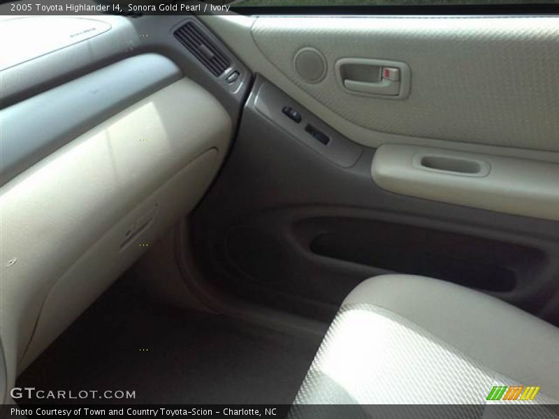 Sonora Gold Pearl / Ivory 2005 Toyota Highlander I4