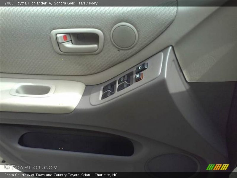 Sonora Gold Pearl / Ivory 2005 Toyota Highlander I4