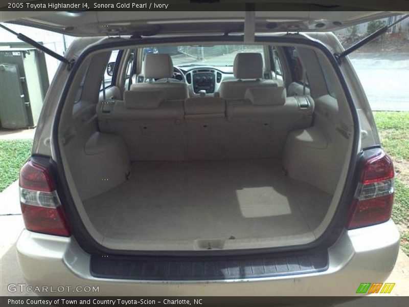 Sonora Gold Pearl / Ivory 2005 Toyota Highlander I4