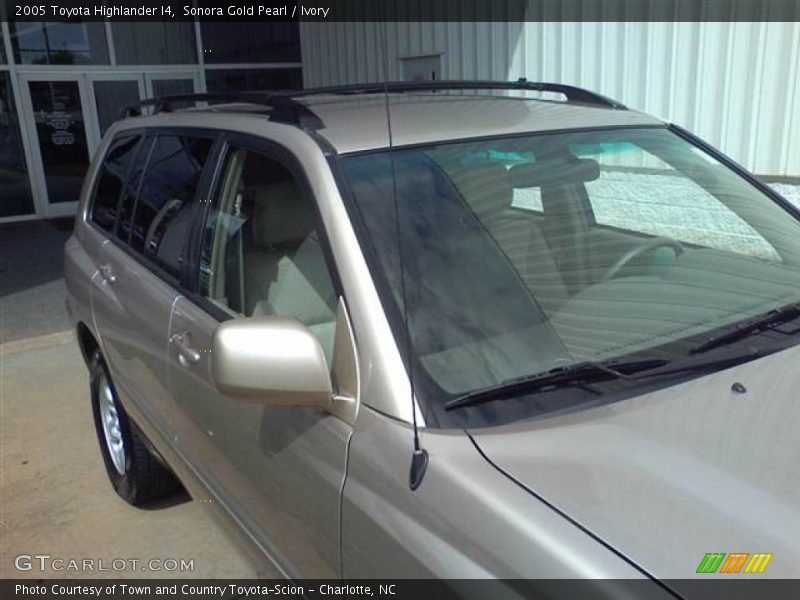 Sonora Gold Pearl / Ivory 2005 Toyota Highlander I4
