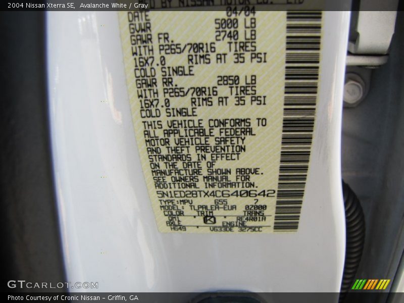 Avalanche White / Gray 2004 Nissan Xterra SE