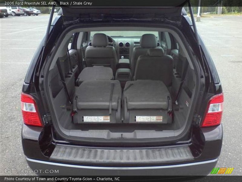  2006 Freestyle SEL AWD Trunk