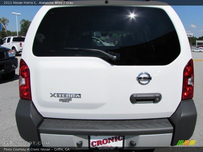 Avalanche White / Gray 2011 Nissan Xterra X