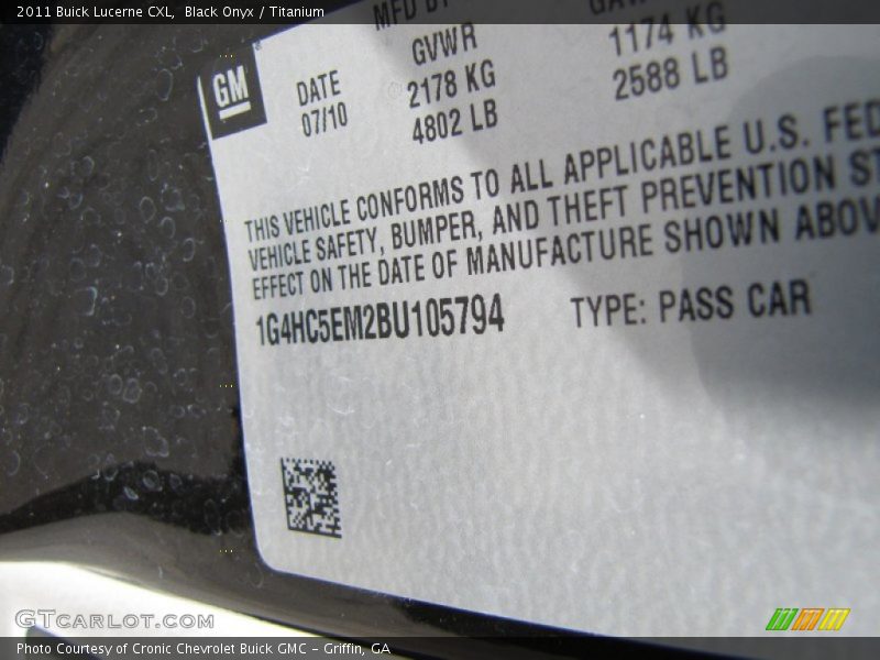 Black Onyx / Titanium 2011 Buick Lucerne CXL