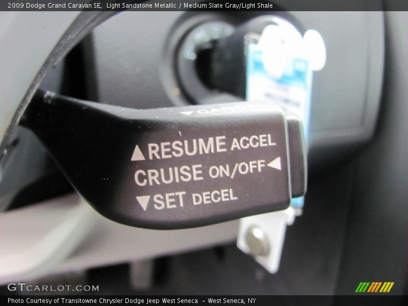 Light Sandstone Metallic / Medium Slate Gray/Light Shale 2009 Dodge Grand Caravan SE
