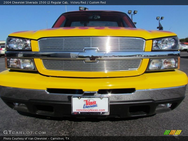 Victory Red / Custom Red 2004 Chevrolet Silverado 1500 LS Regular Cab