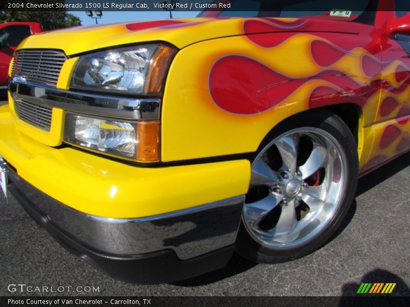 Victory Red / Custom Red 2004 Chevrolet Silverado 1500 LS Regular Cab
