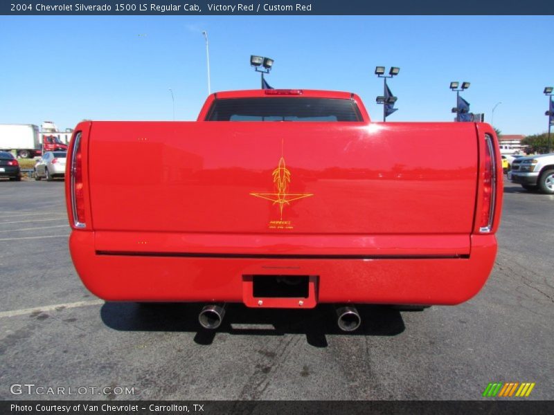 Victory Red / Custom Red 2004 Chevrolet Silverado 1500 LS Regular Cab