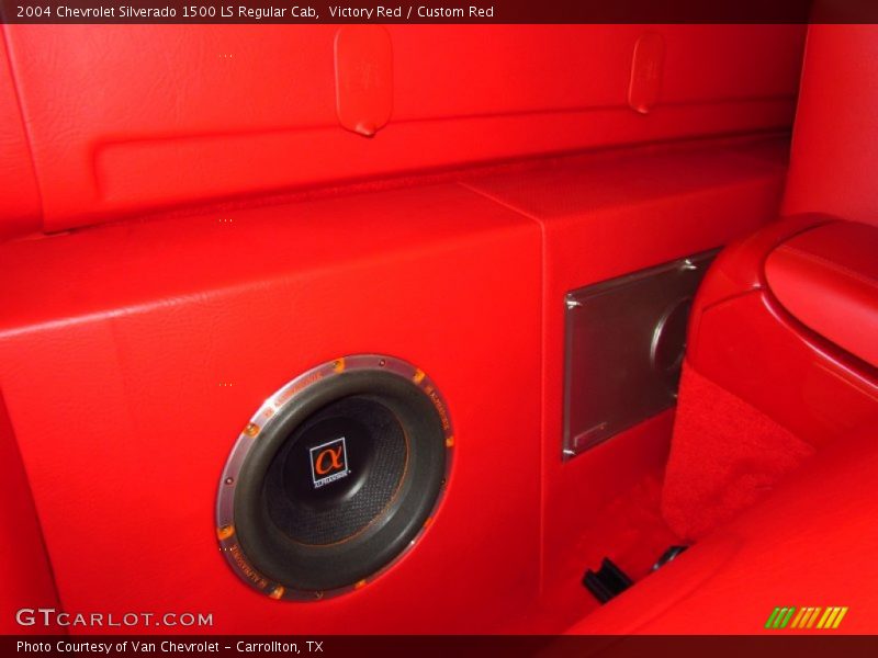 Victory Red / Custom Red 2004 Chevrolet Silverado 1500 LS Regular Cab