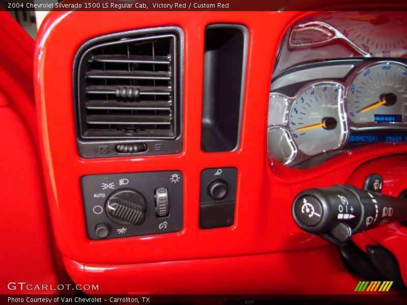 Victory Red / Custom Red 2004 Chevrolet Silverado 1500 LS Regular Cab