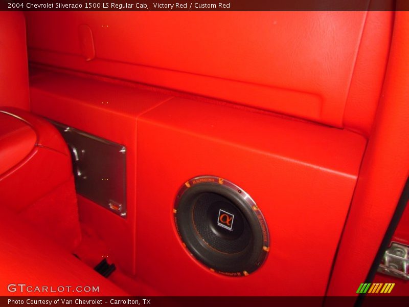 Victory Red / Custom Red 2004 Chevrolet Silverado 1500 LS Regular Cab