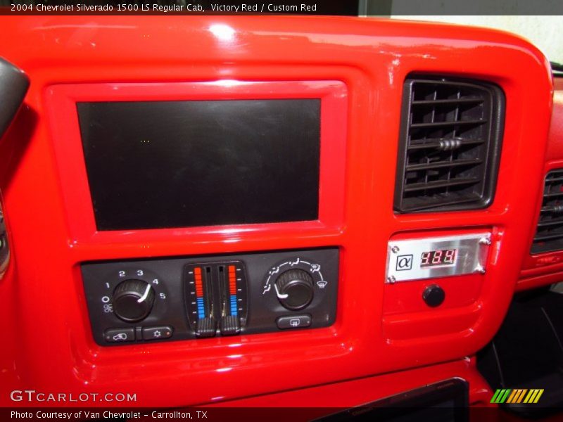 Victory Red / Custom Red 2004 Chevrolet Silverado 1500 LS Regular Cab
