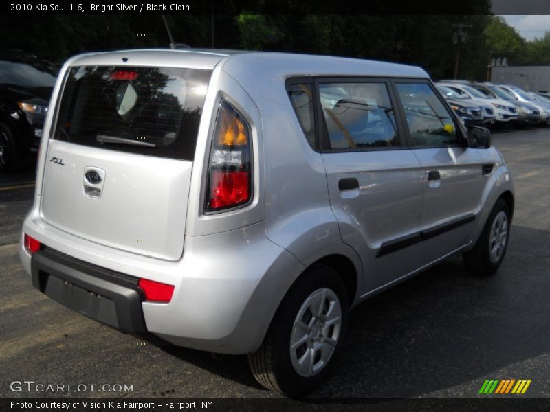 Bright Silver / Black Cloth 2010 Kia Soul 1.6