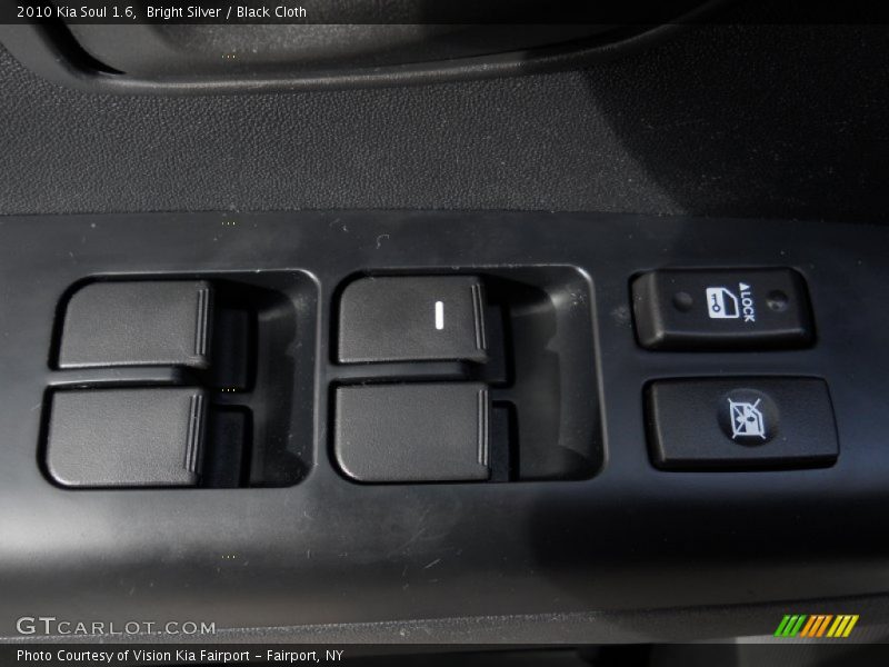 Bright Silver / Black Cloth 2010 Kia Soul 1.6