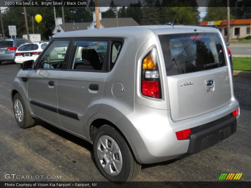 Bright Silver / Black Cloth 2010 Kia Soul 1.6