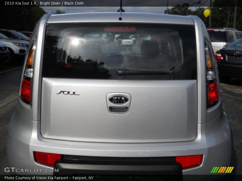 Bright Silver / Black Cloth 2010 Kia Soul 1.6