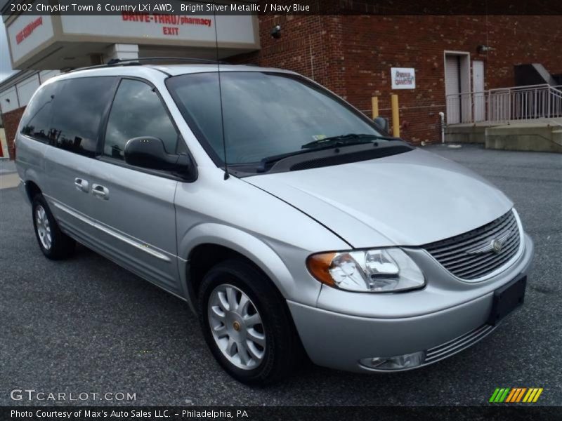 Front 3/4 View of 2002 Town & Country LXi AWD