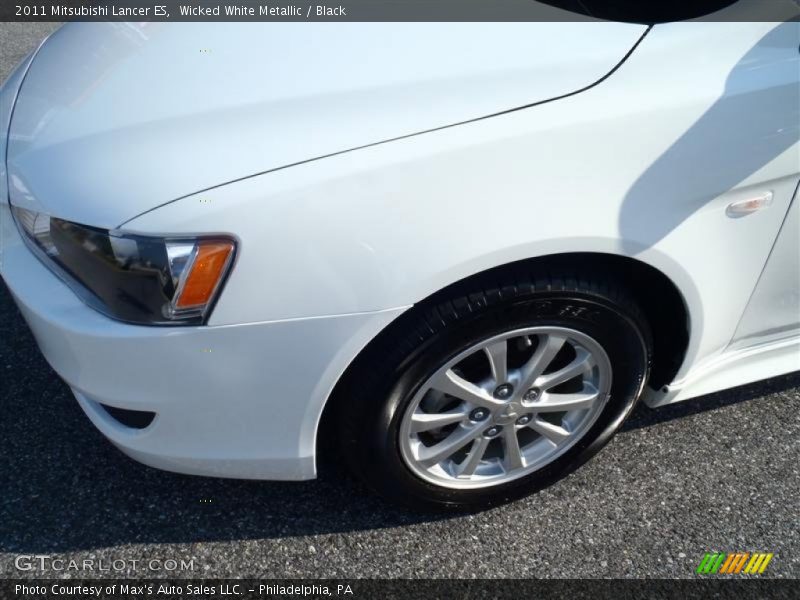 Wicked White Metallic / Black 2011 Mitsubishi Lancer ES