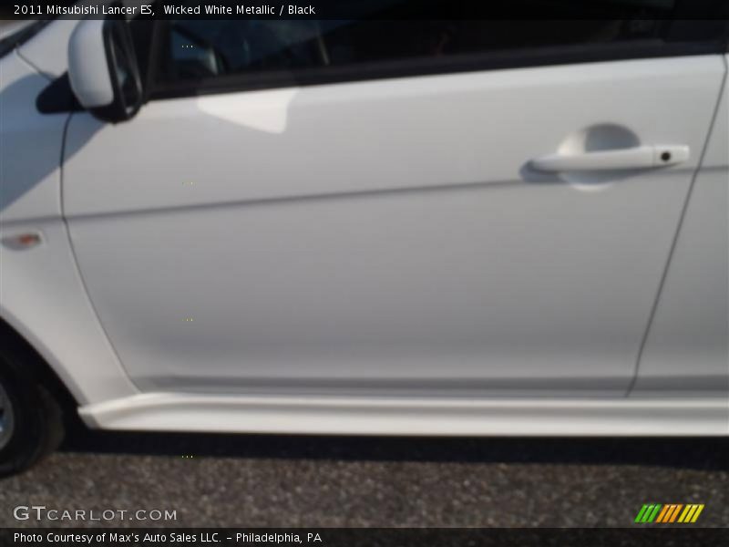 Wicked White Metallic / Black 2011 Mitsubishi Lancer ES