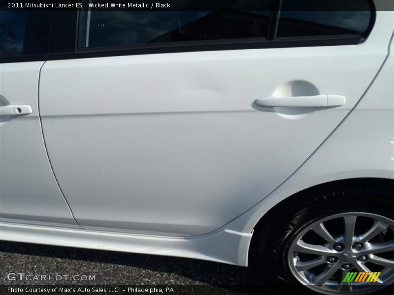 Wicked White Metallic / Black 2011 Mitsubishi Lancer ES