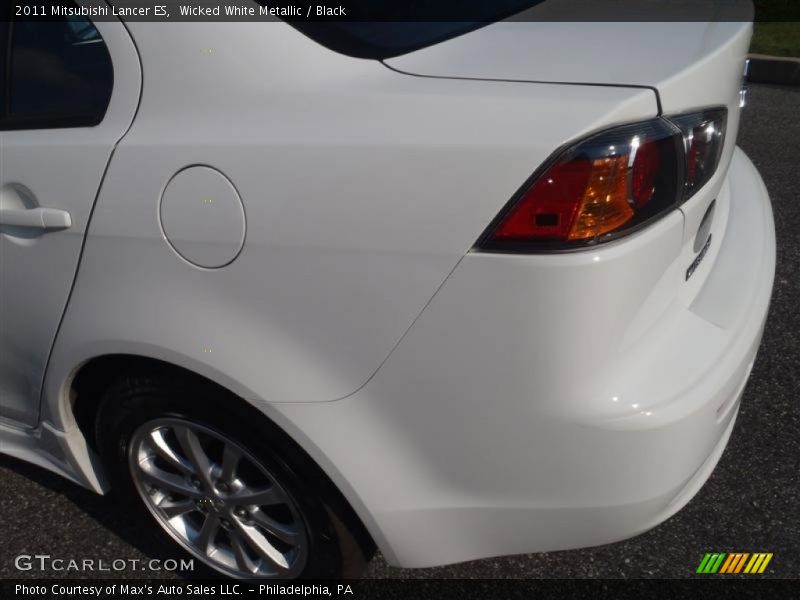 Wicked White Metallic / Black 2011 Mitsubishi Lancer ES