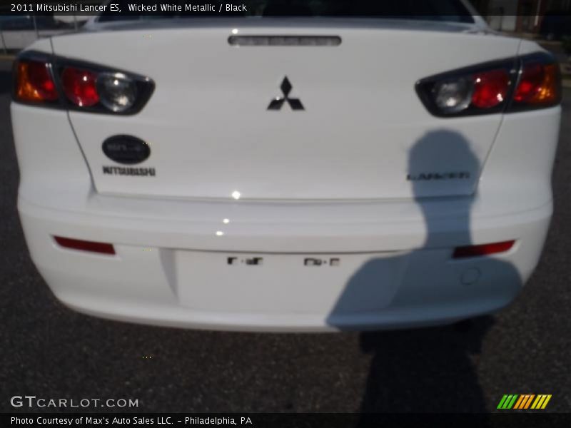 Wicked White Metallic / Black 2011 Mitsubishi Lancer ES