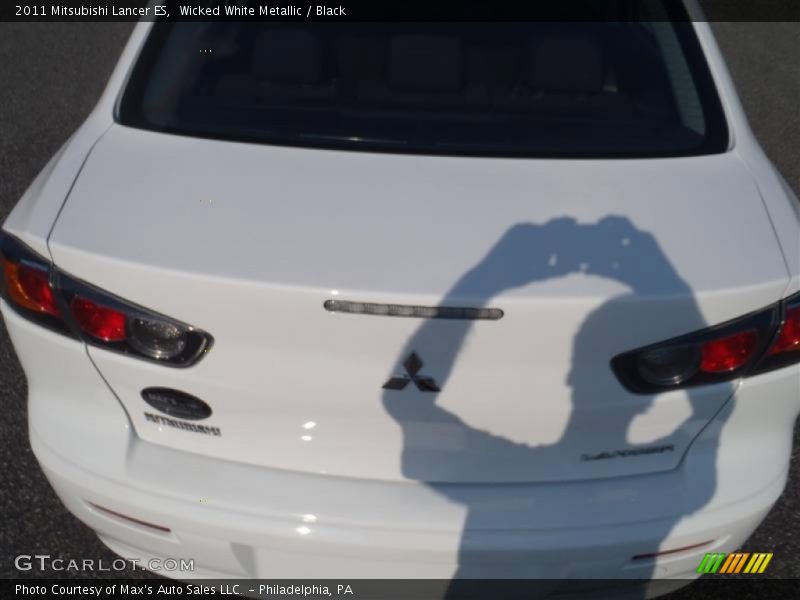 Wicked White Metallic / Black 2011 Mitsubishi Lancer ES