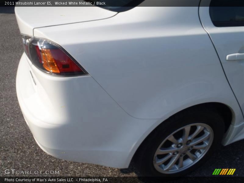 Wicked White Metallic / Black 2011 Mitsubishi Lancer ES