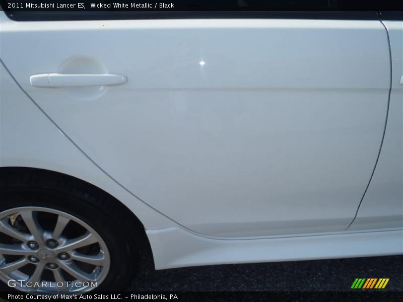 Wicked White Metallic / Black 2011 Mitsubishi Lancer ES