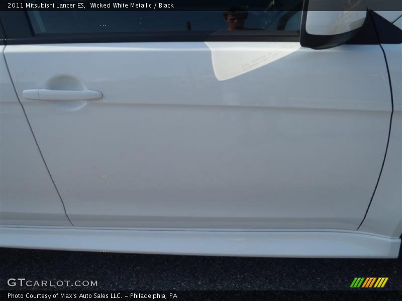 Wicked White Metallic / Black 2011 Mitsubishi Lancer ES