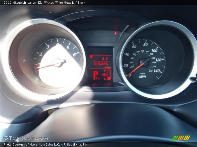 Wicked White Metallic / Black 2011 Mitsubishi Lancer ES
