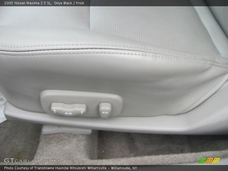 Onyx Black / Frost 2005 Nissan Maxima 3.5 SL