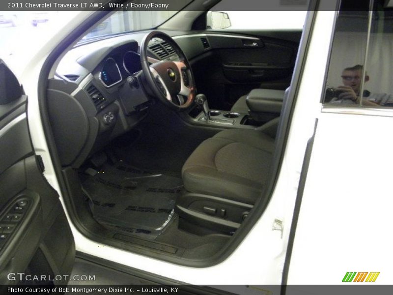White / Ebony/Ebony 2011 Chevrolet Traverse LT AWD