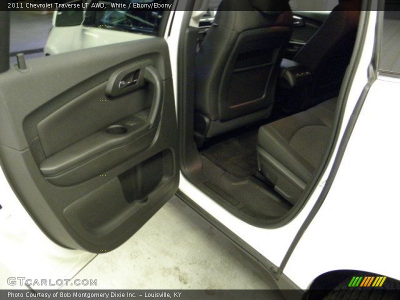White / Ebony/Ebony 2011 Chevrolet Traverse LT AWD