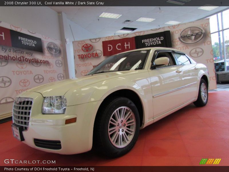 Cool Vanilla White / Dark Slate Gray 2008 Chrysler 300 LX