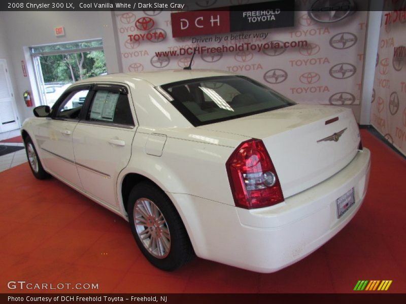 Cool Vanilla White / Dark Slate Gray 2008 Chrysler 300 LX