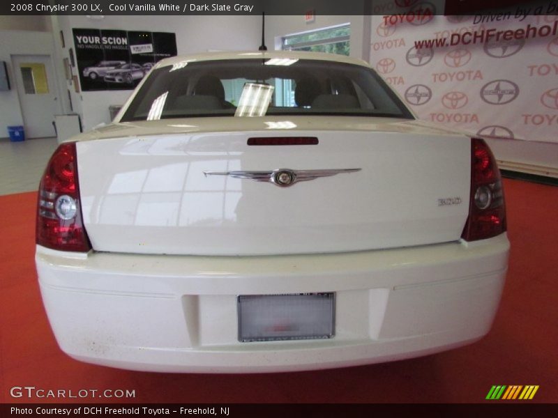 Cool Vanilla White / Dark Slate Gray 2008 Chrysler 300 LX