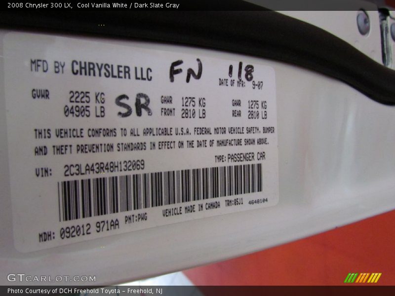 Cool Vanilla White / Dark Slate Gray 2008 Chrysler 300 LX