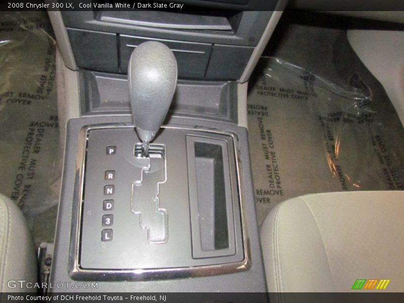 Cool Vanilla White / Dark Slate Gray 2008 Chrysler 300 LX