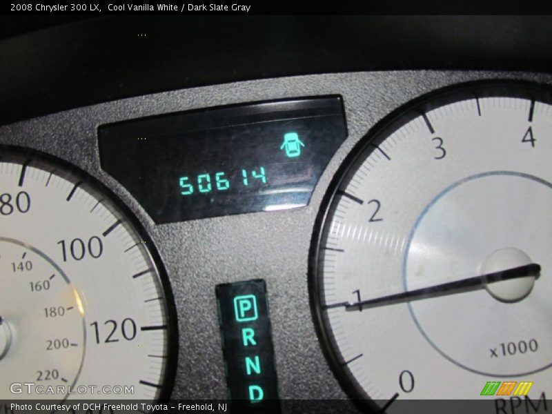 Cool Vanilla White / Dark Slate Gray 2008 Chrysler 300 LX