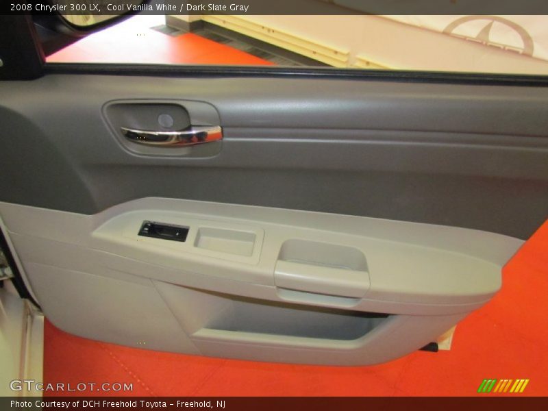 Cool Vanilla White / Dark Slate Gray 2008 Chrysler 300 LX