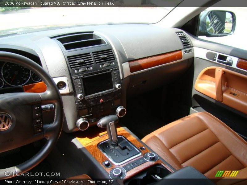 Offroad Grey Metallic / Teak 2006 Volkswagen Touareg V8