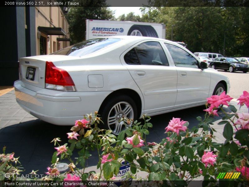 Ice White / Taupe 2008 Volvo S60 2.5T