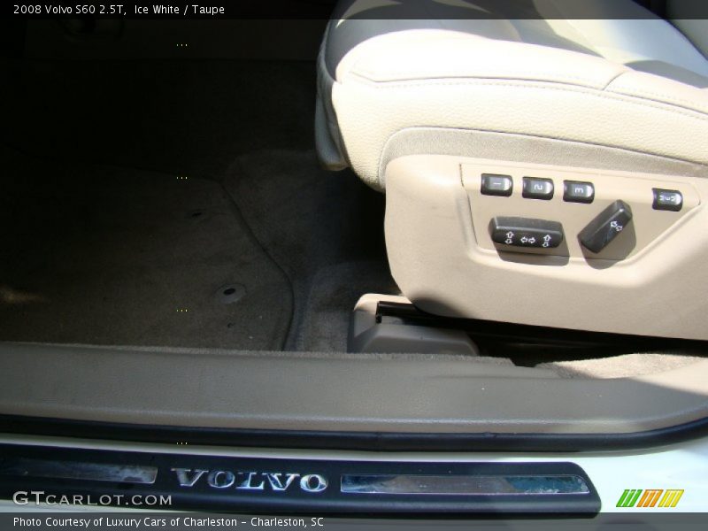 Ice White / Taupe 2008 Volvo S60 2.5T