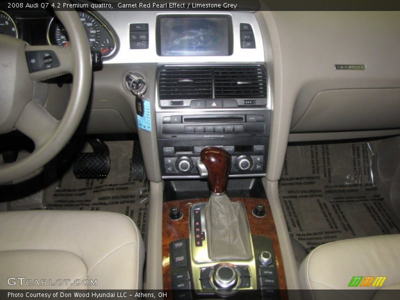 Garnet Red Pearl Effect / Limestone Grey 2008 Audi Q7 4.2 Premium quattro