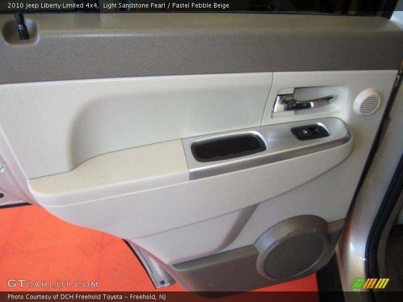 Light Sandstone Pearl / Pastel Pebble Beige 2010 Jeep Liberty Limited 4x4