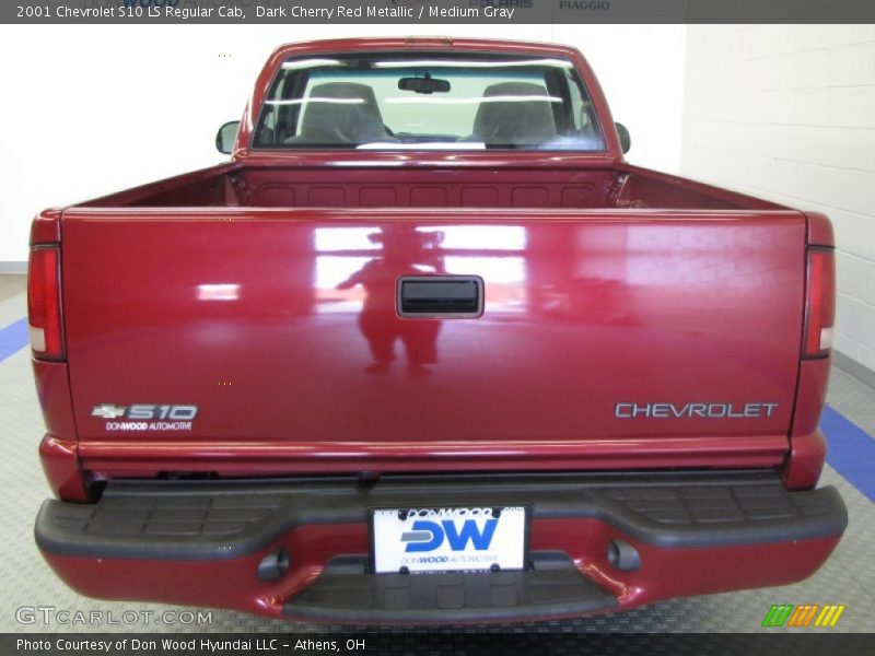 Dark Cherry Red Metallic / Medium Gray 2001 Chevrolet S10 LS Regular Cab