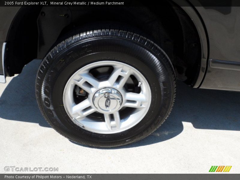 Mineral Grey Metallic / Medium Parchment 2005 Ford Explorer XLT